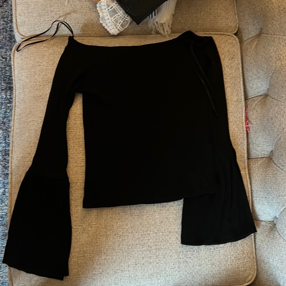 Cute cropped black shirt for going out